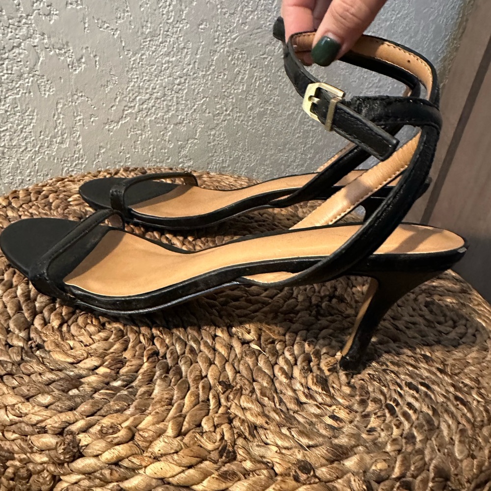 Report Signature NEELEY Blk Strappy Heels women’s size 10